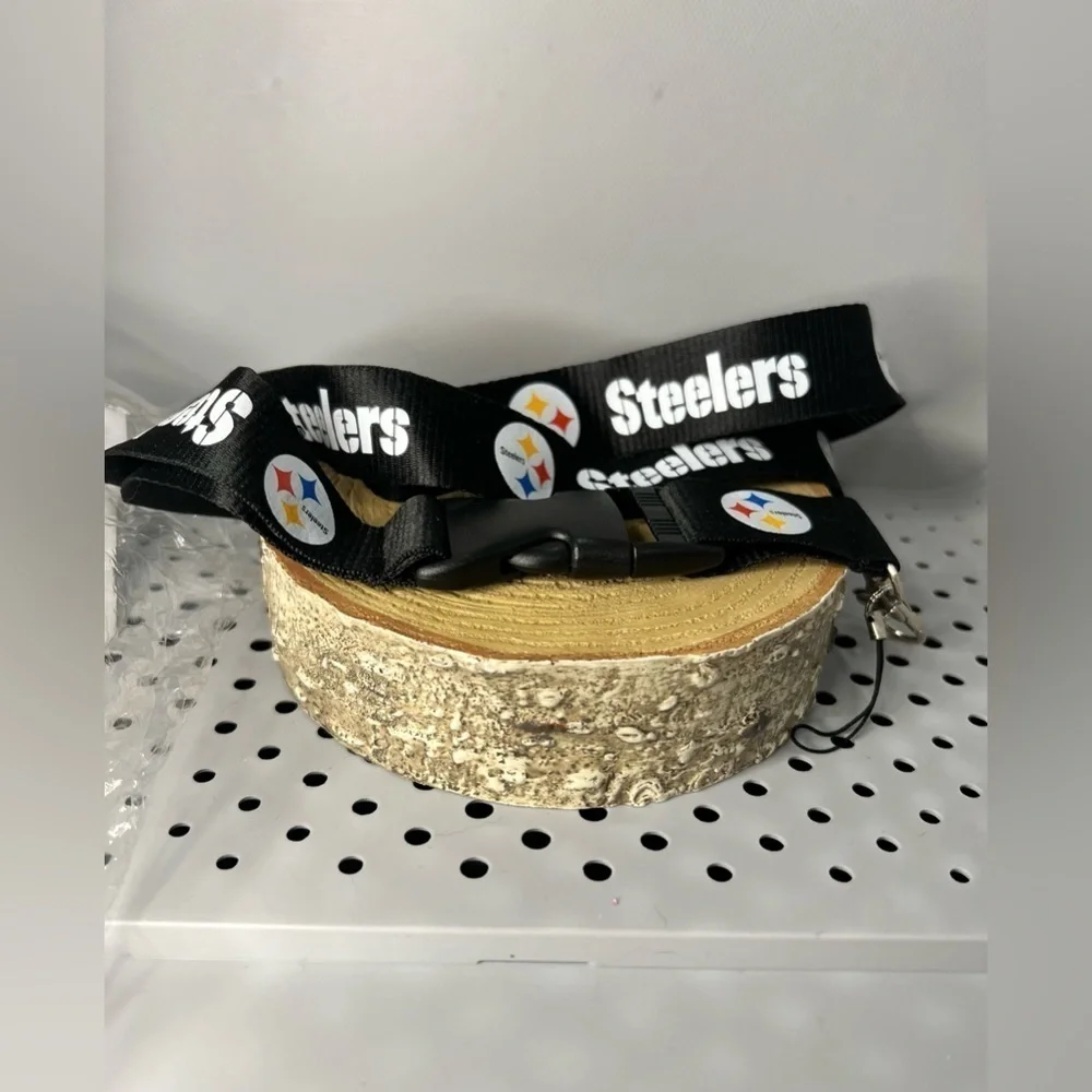 Pittsburgh Steelers Unisex Detachment Buckle Key Lanyard Black & White w/Logo